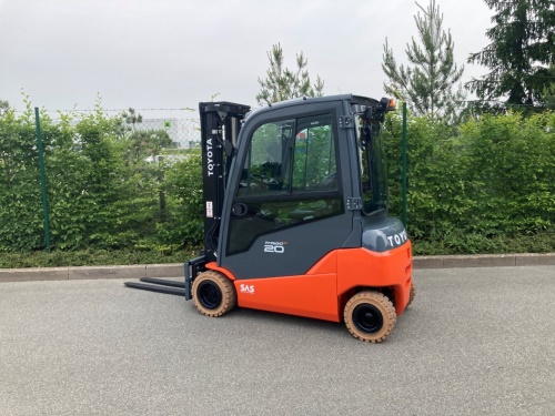 Čelní vysokozdvižný vozík TOYOTA 8FBMK20T