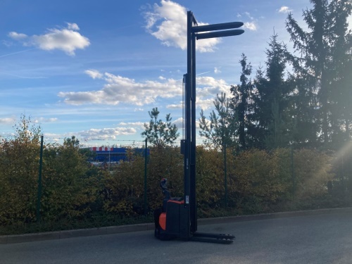 Elektrický nízkozdvižný vozík BT SWE 140 L