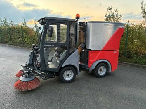 Víceúčelový komunální stroj HAKO CITYMASTER 600