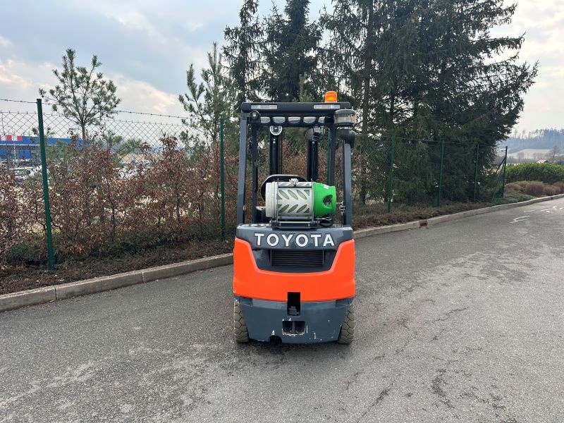 Čelní vysokozdvižný vozík TOYOTA 02-8FGF18