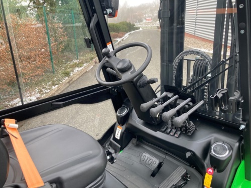 EFL353 80V/280Ah; 150A externí nabíječ