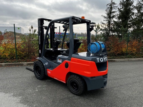 Čelní vysokozdvižný vozík TOYOTA 02-8FGJF35