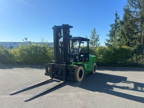 Čelní vysokozdvižný vozík EP EFL 702