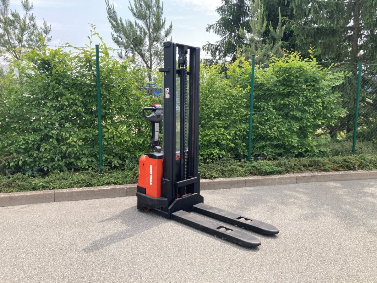 Elektrický vysokozdvižný vozík BT S 12