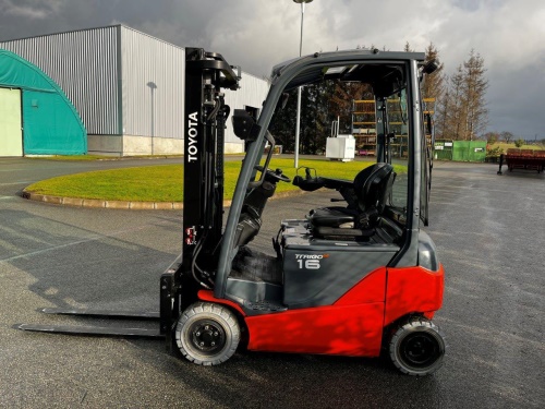 Čelní vysokozdvižný vozík TOYOTA 8FBMK16T