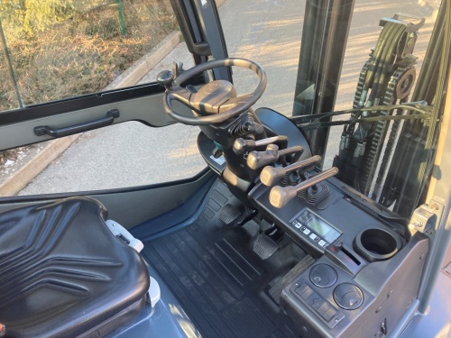 Čelní vysokozdvižný vozík Toyota 02-8FGF25