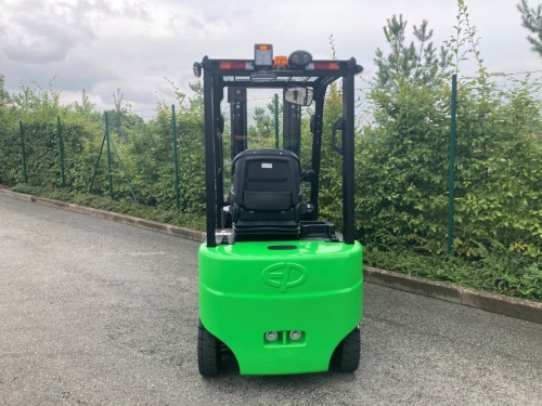 Čelní vysokozdvižný vozík EP EFL181; 48V/150Ah