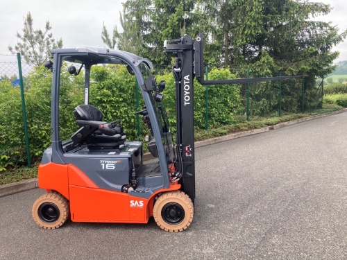 Čelní vysokozdvižný vozík TOYOTA 8FBMK16T