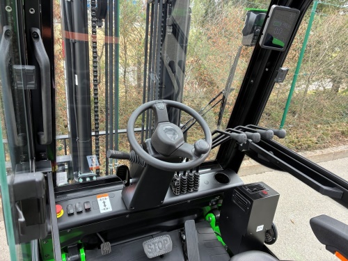 Čelní vysokozdvižný vozík EP EFL252X5; 80V/280Ah (560Ah)