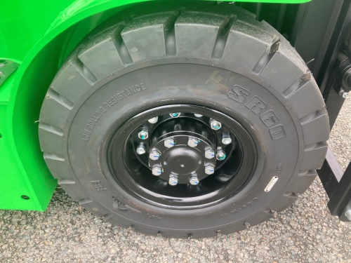 Čelní vysokozdvižný vozík EP EFL181; 48V/150Ah