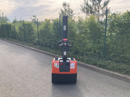 Elektrický nízkozdvižný vozík BT HWE 100