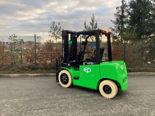 Čelní vysokozdvižný vozík EFL302X4; 80V/200Ah