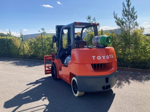 Čelní vysokozdvižný vozík TOYOTA 7FGCU70