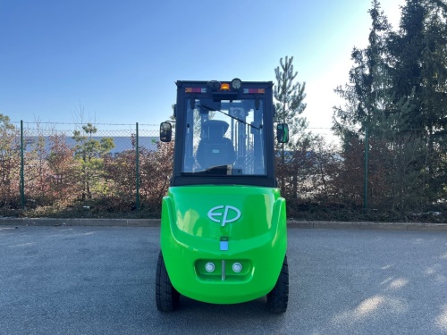 Čelní vysokozdvižný vozík EP EFL352X5; 80V/280Ah (560Ah)
