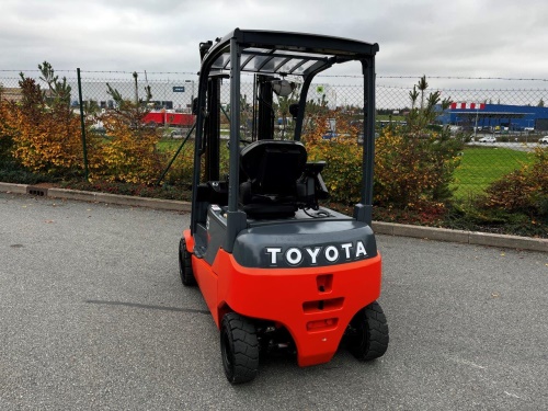 Čelní vysokozdvižný vozík TOYOTA 8FBM20T