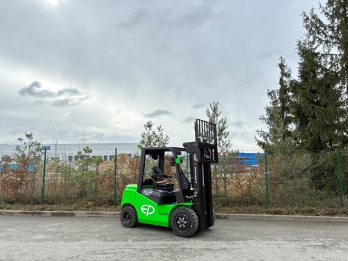 Čelní vysokozdvižný vozík EP EFL352X5; 80V/280Ah (560Ah)