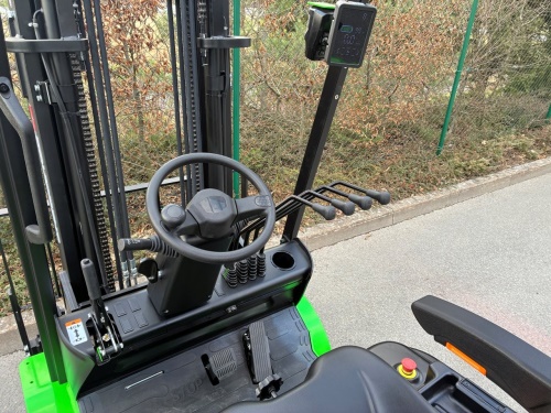 Čelní vysokozdvižný vozík EP EFL183; 80V/150Ah