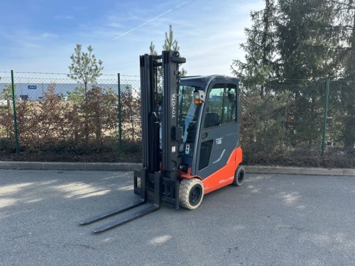 Čelní vysokozdvižný vozík TOYOTA 8FBMT18