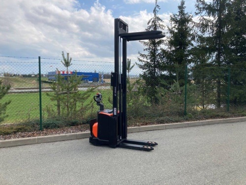 Elektrický vysokozdvižný vozík TOYOTA SWE 120