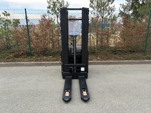 Elektrický vysokozdvižný vozík EP RSL161i; 24V/205 Ah (Li)