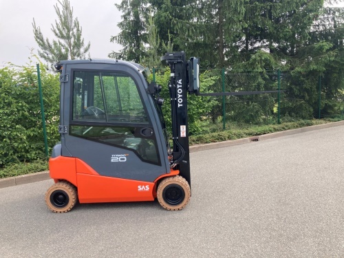 Čelní vysokozdvižný vozík TOYOTA 8FBMK20T