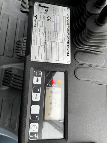 Čelní vysokozdvižný vozík TOYOTA 02-8FGJF35