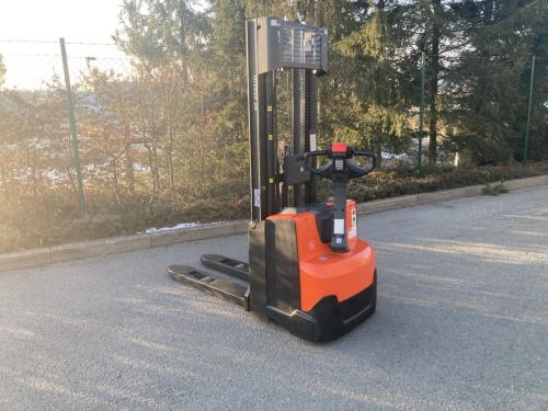 Elektrický vysokozdvižný vozík BT SWE 140
