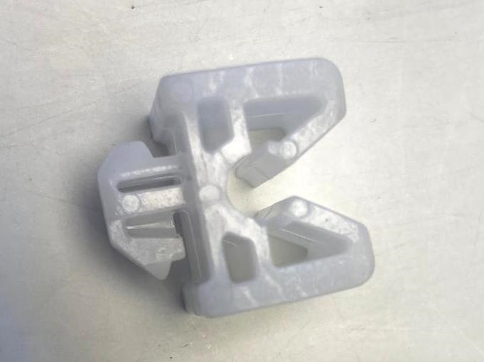 příchytka sedačky ISUZU