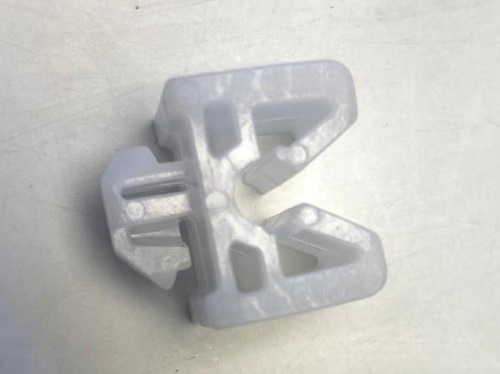 příchytka sedačky ISUZU