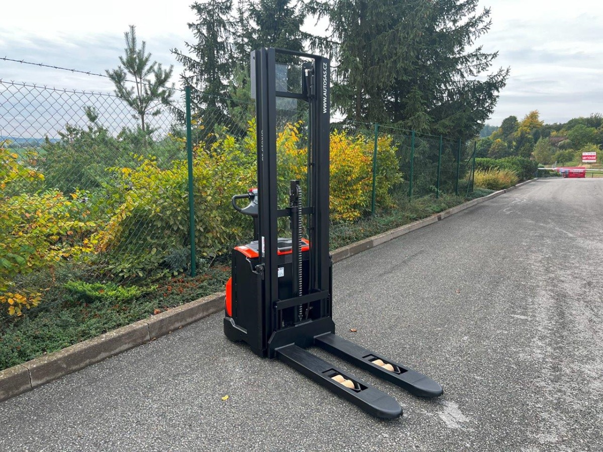 Elektrický vysokozdvižný vozík BT SWE 120