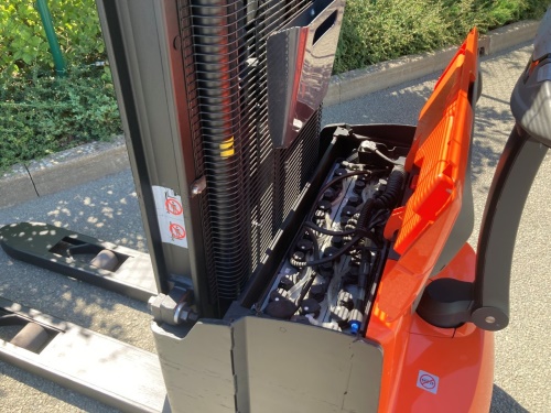 Elektrický nízkozdvižný vozík BT HWE140