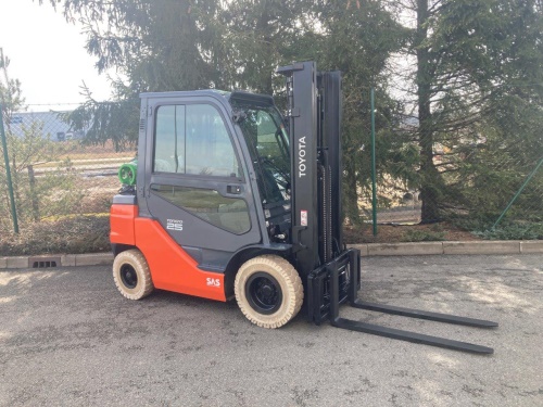 Čelní vysokozdvižný vozík Toyota 02-8FGF25