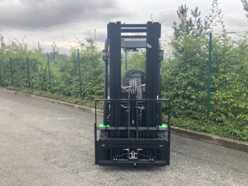 Čelní vysokozdvižný vozík EP EFL181; 48V/150Ah