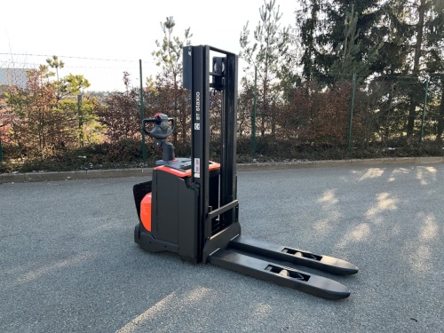 Elektrický vysokozdvižný vozík BT SWE 140