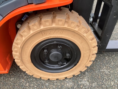 Čelní vysokozdvižný vozík TOYOTA 8FBMK16T