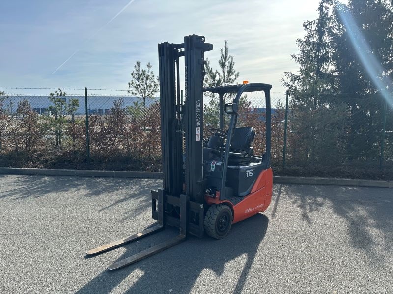 Čelní vysokozdvižný vozík TOYOTA 02-8FBET15