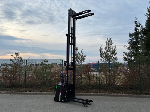 Elektrický vysokozdvižný vozík EP RSL161i; 24V/205 Ah (Li)