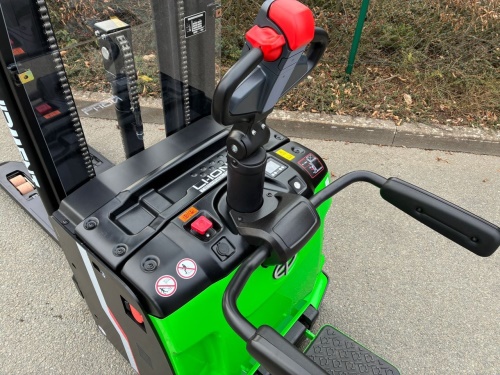 Elektrický vysokozdvižný vozík EP RSL161i; 24V/205 Ah (Li)