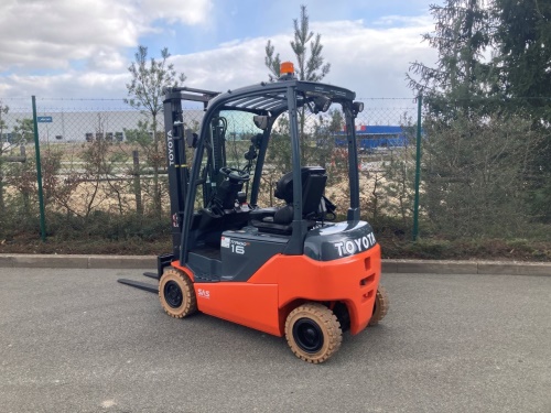 Čelní vysokozdvižný vozík TOYOTA 8FBMK16T