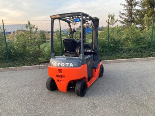 Čelní vysokozdvižný vozík TOYOTA 8FBM20T