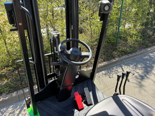 Čelní vysokozdvižný vozík EP TCL152; 80V/100Ah