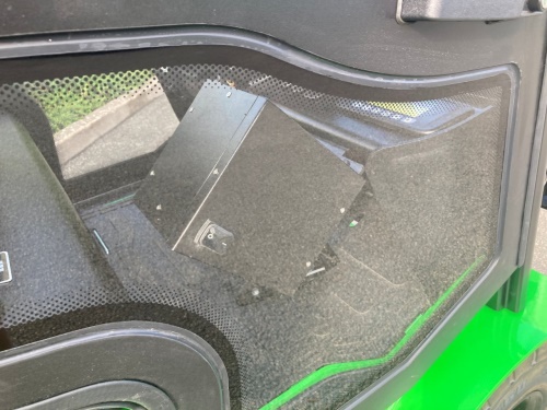 Čelní vysokozdvižný vozík EP EFL181 48V/150Ah; 50A vestavěný nabíječ