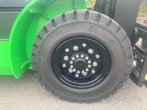 Čelní vysokozdvižný vozík EP EFL253 80V/280Ah; 150A externí nabíječ