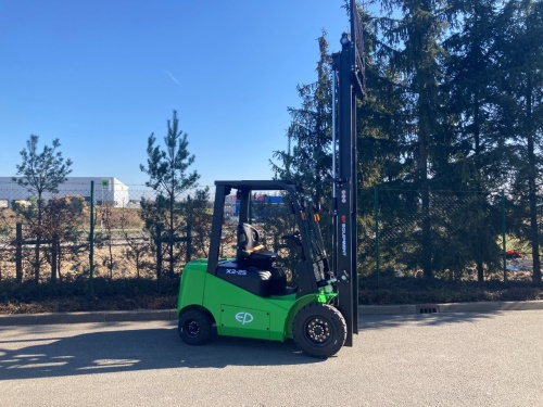 Čelní vysokozdvižný vozík EP EFL252X2; 80V/150Ah; 60A vestavěný nabíječ