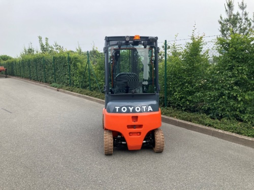 Čelní vysokozdvižný vozík TOYOTA 8FBMK20T