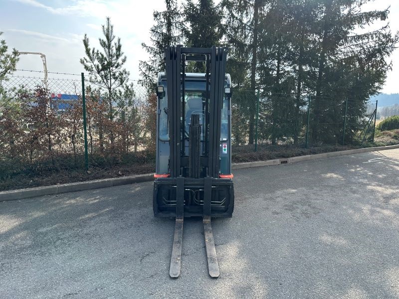 Čelní vysokozdvižný vozík TOYOTA 8FBMT30