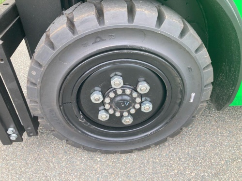 Čelní vysokozdvižný vozík EP CPCD35T8