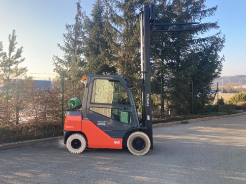 Čelní vysokozdvižný vozík Toyota 02-8FGF25