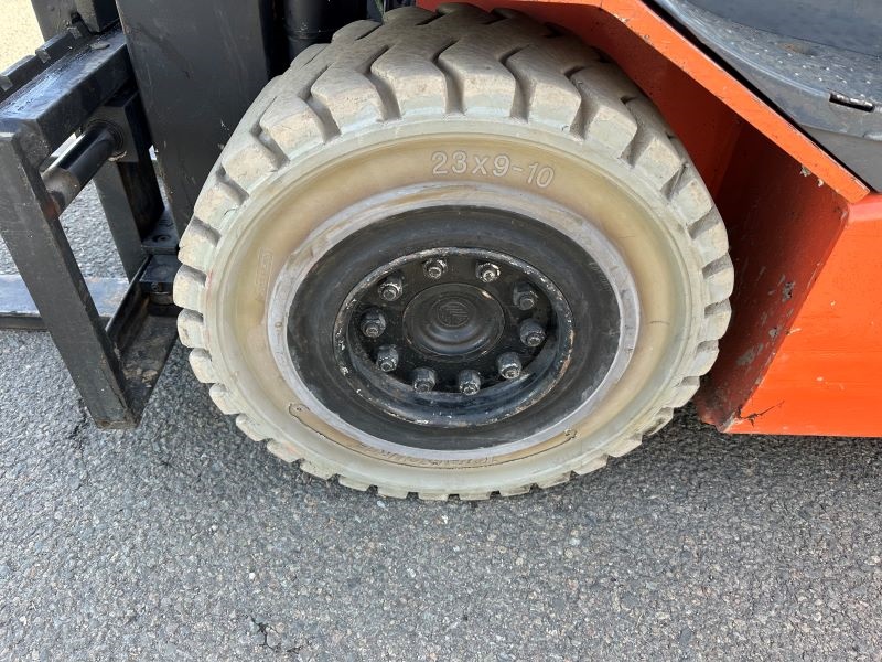 Čelní vysokozdvižný vozík TOYOTA 8FBMT25