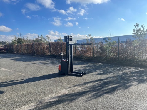 Elektrický nízkozdvižný vozík BT SWE 140